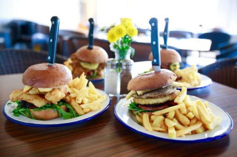 Tea Gardens Hotel–Motel - Restaurant Guide 3