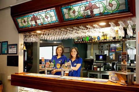 Manning River Hotel - Restaurant Guide 1