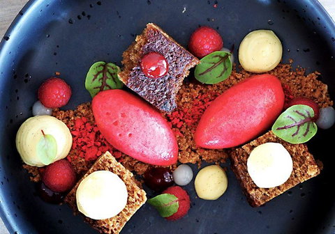 V Series - Restaurant Guide 8