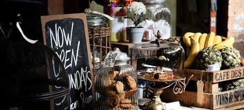 Worn-Out-Wares Cafe - Restaurant Guide 1