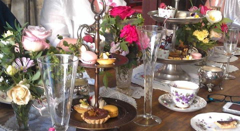 Worn-Out-Wares Cafe - Restaurant Guide 6