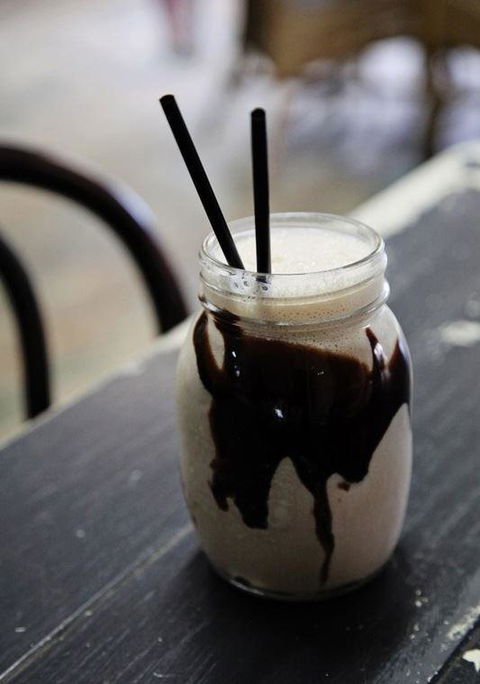 Worn-Out-Wares Cafe - Restaurant Guide 7