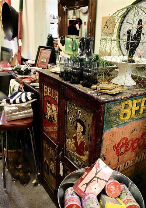 Worn-Out-Wares Cafe - Restaurant Guide 8