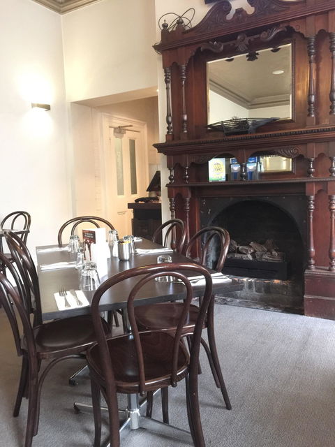 Deloraine Hotel Restaurant - Restaurant Guide 4