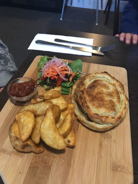 Deloraine Hotel Restaurant - Restaurant Guide 6