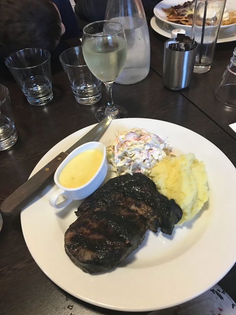 Deloraine Hotel Restaurant - Restaurant Guide 7