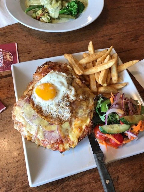 Red Roof Bar & Grill - Restaurant Guide 1