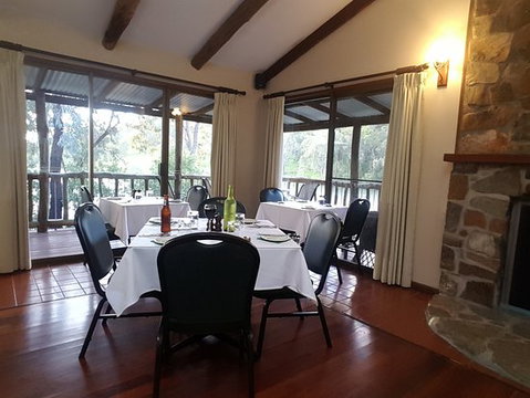 Evedon Lakeside Restaurant - Restaurant Guide 0
