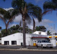 Hillview Roadhouse Motel Restaurant - Restaurant Guide