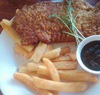 Dining at the Findon Hotel - Restaurant Guide