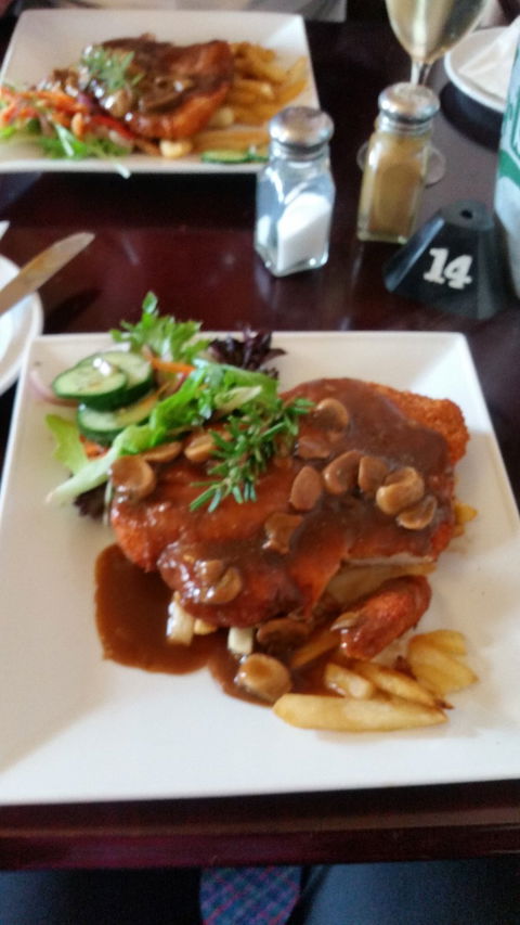 Blumberg Hotel - Restaurant Guide 2