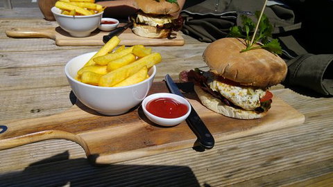 Pa's Fish Cafe - Restaurant Guide 0