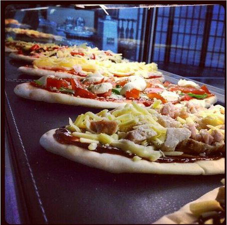 Pizza & Pie Co - Restaurant Guide 0