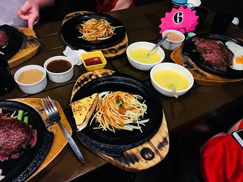 D's Sizzling House - Restaurant Guide 0