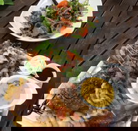 Le Vintage Boutique Cafe