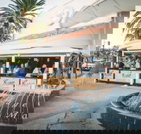 Mano's Restaurant - Restaurant Guide