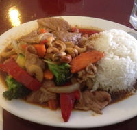 Dee's Vintage Thai Restaurant - Restaurant Guide