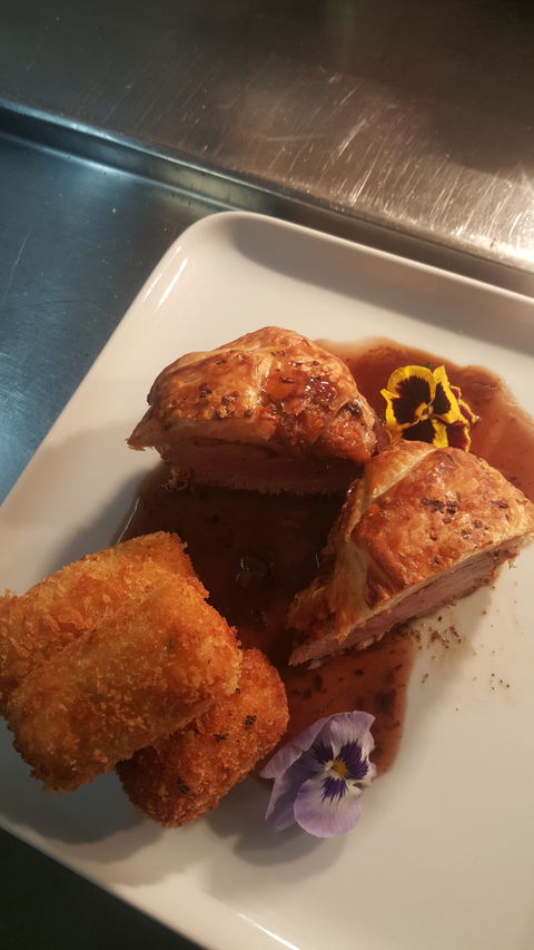 Waka - Restaurant Guide 2