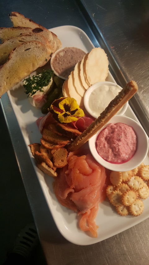 Waka - Restaurant Guide 3