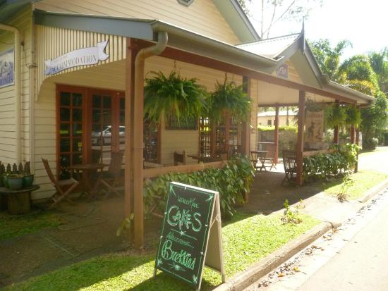 Allumbah Pocket Cottages Cafe Yungaburra