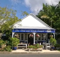 The Blue and White Teapot Cafe - Restaurant Guide