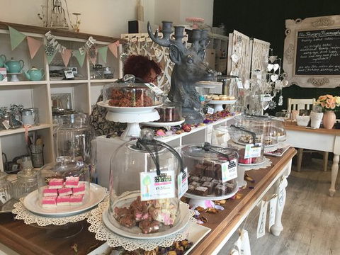 The Hungry Hummingbird - Restaurant Guide 0