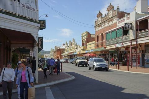 Wave Rock, York, Wildflowers, And Aboriginal Cultural Day Tour From Perth - Restaurant Guide 1
