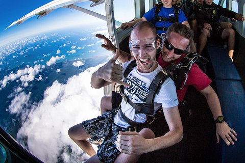 Reef And Rainforest Tandem Sky Dive In Cairns - Restaurant Guide 2