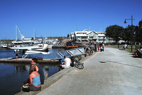Melbourne City And Williamstown Ferry Cruise - Restaurant Guide 2