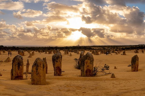 Pinnacle Desert Sunset And Night-time Stargazing Tour From Perth - Restaurant Guide 0