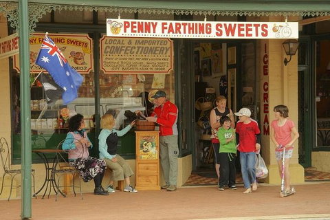 2-Day Wave Rock, York, Wildflowers & Aboriginal Experience - Restaurant Guide 4