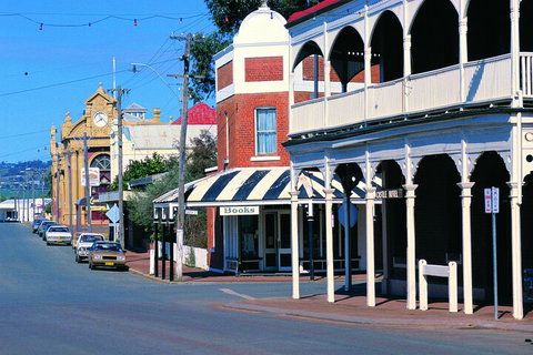 2-Day Wave Rock, York, Wildflowers & Aboriginal Experience - Restaurant Guide 5