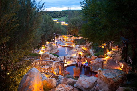 Peninsula Hot Springs Tour With Restaurant Lunch & Gondola Ride - Restaurant Guide 2